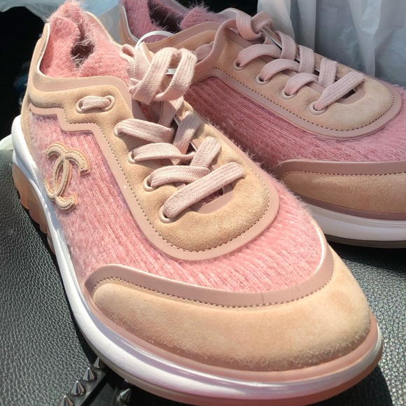 Chanel interlocking CC logo sneakers 💗 - Picture 9 of 11